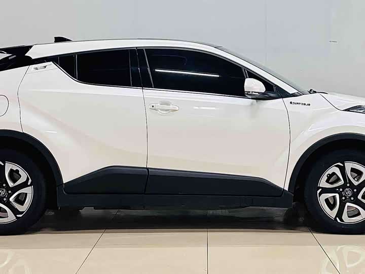 Фото 4 - Toyota C-HR EV