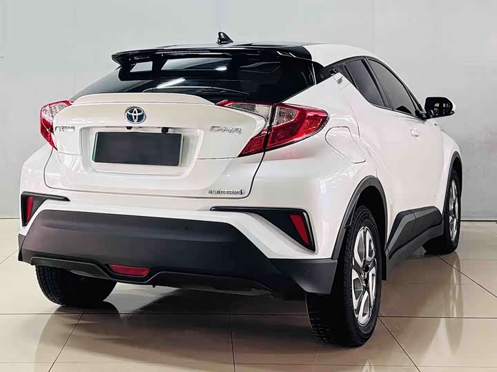 Фото 6 - Toyota C-HR EV