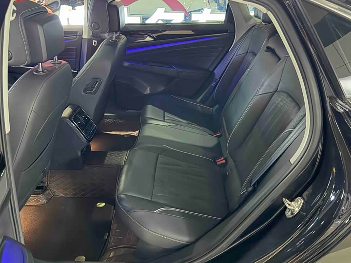 Фото 7 - Volkswagen Passat