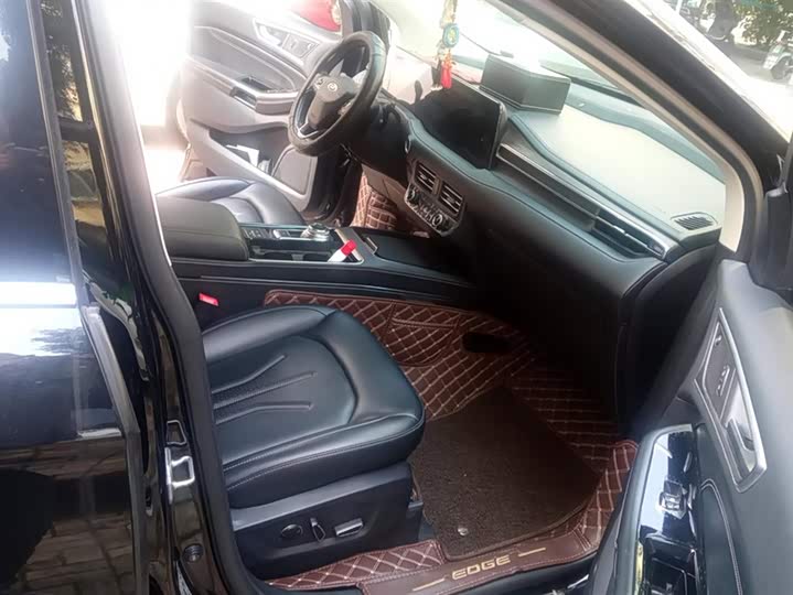 Фото 8 - Ford Edge