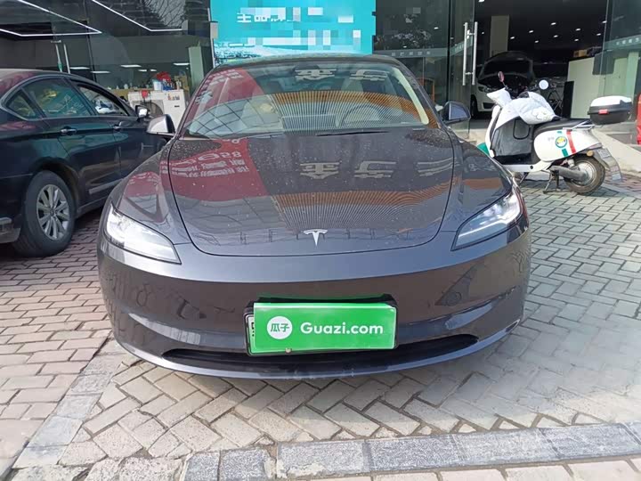 Фото 3 - Tesla Model 3