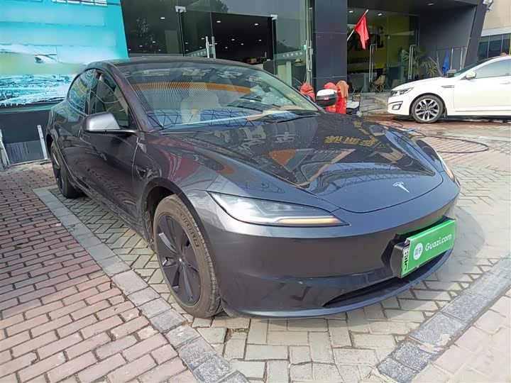 Фото 4 - Tesla Model 3