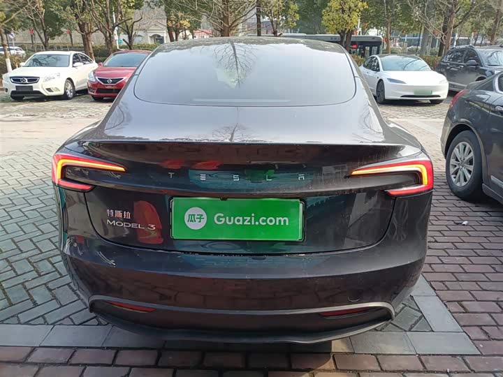 Фото 6 - Tesla Model 3