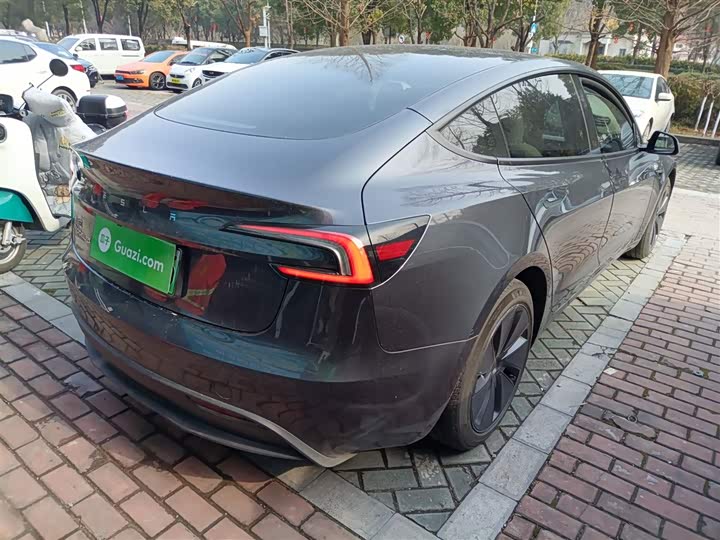 Фото 7 - Tesla Model 3