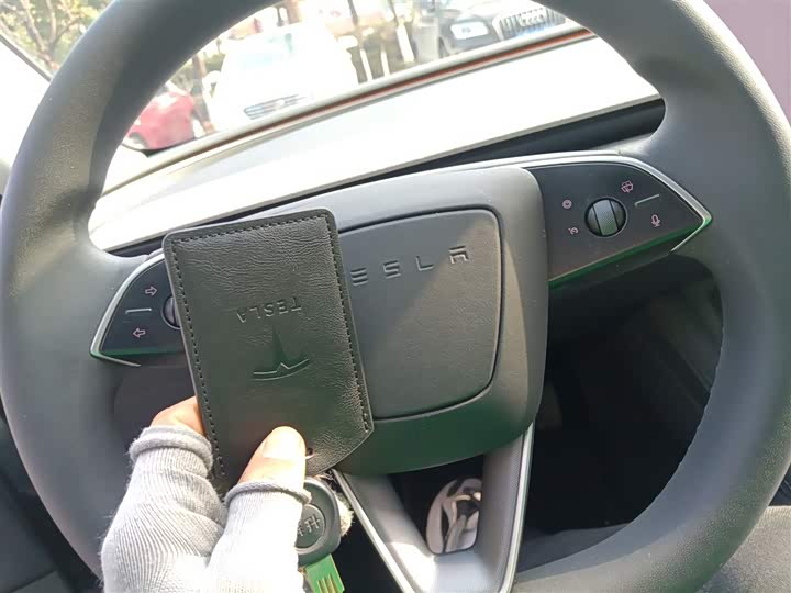 Фото 9 - Tesla Model 3