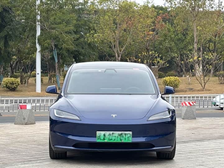 Фото 2 - Tesla Model 3