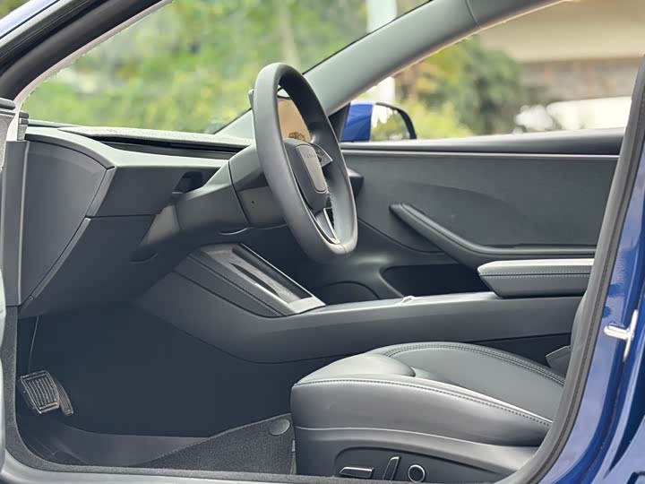 Фото 4 - Tesla Model 3