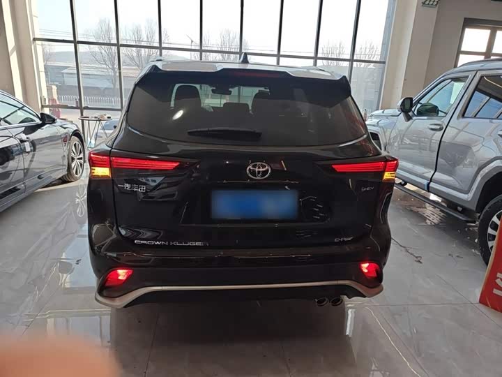 Фото 6 - Toyota Crown Kluger