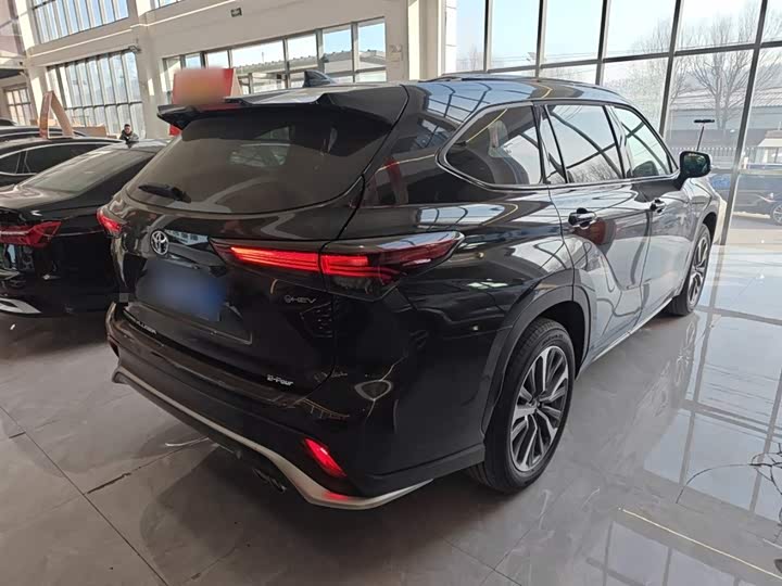 Фото 7 - Toyota Crown Kluger