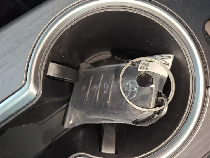 Фото 9 - Toyota Crown Kluger