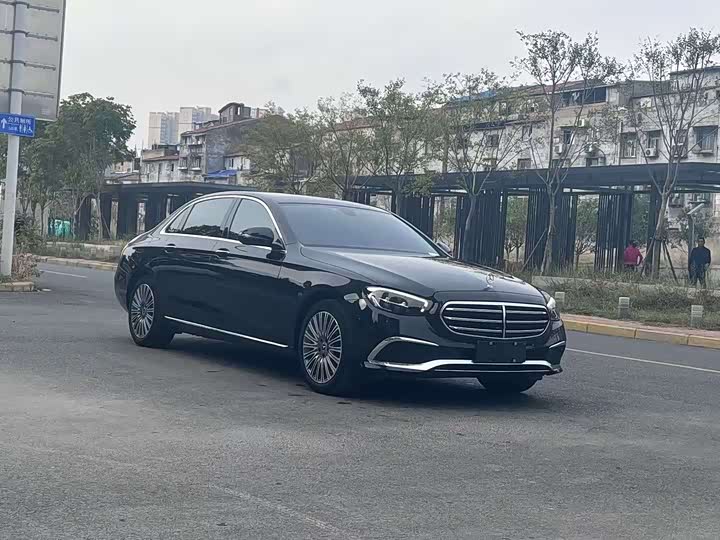 Фото 3 - Mercedes-Benz E-Class