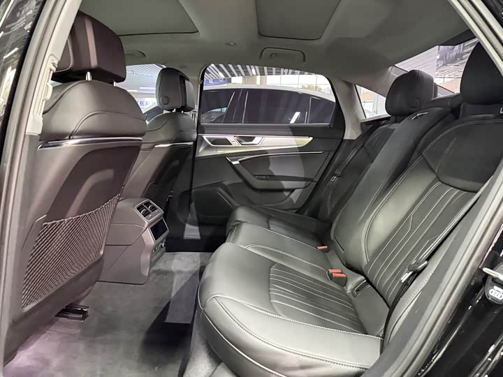 Фото 8 - Audi A6L