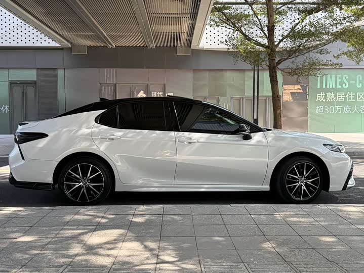 Фото 4 - Toyota Camry