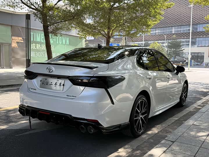 Фото 5 - Toyota Camry