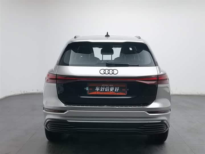 Фото 4 - Audi Q5 e-tron