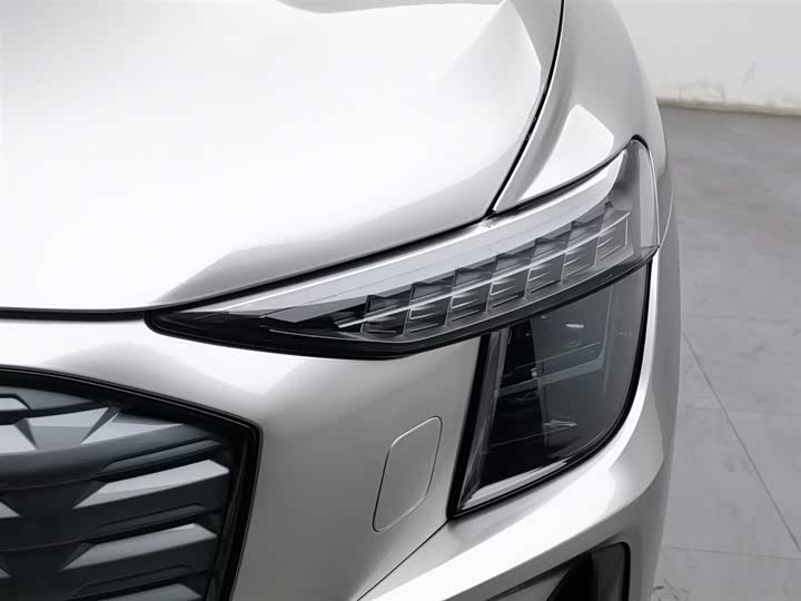 Фото 7 - Audi Q5 e-tron