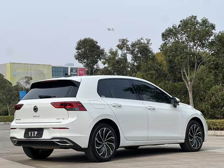 Фото 8 - Volkswagen Golf