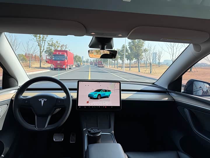 Фото 8 - Tesla Model Y