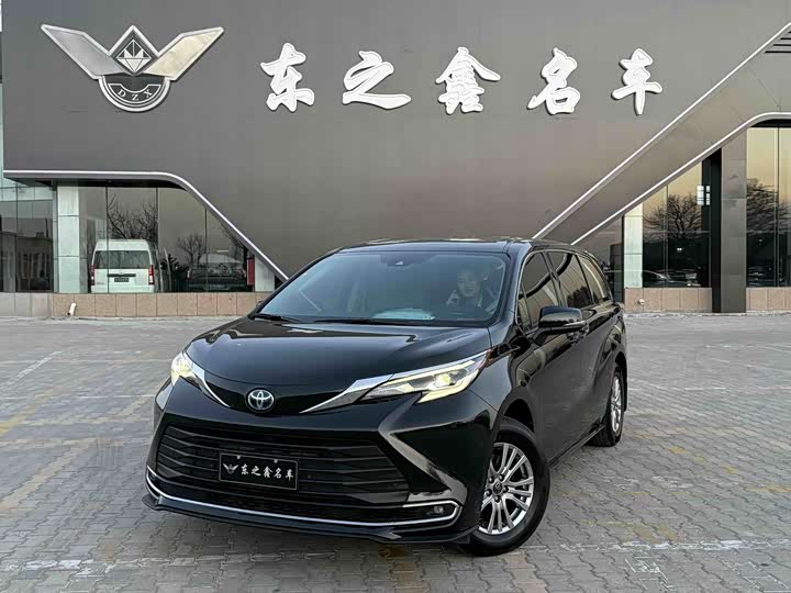 Фото 1 - Toyota Sienna