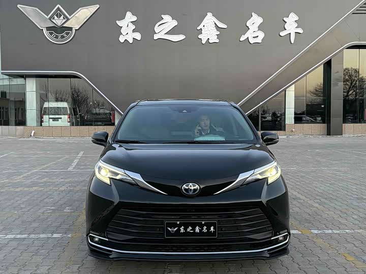 Фото 3 - Toyota Sienna