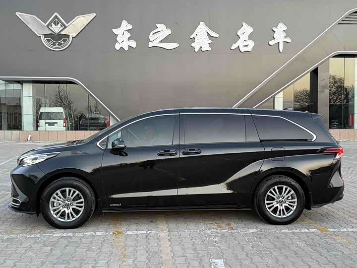 Фото 5 - Toyota Sienna