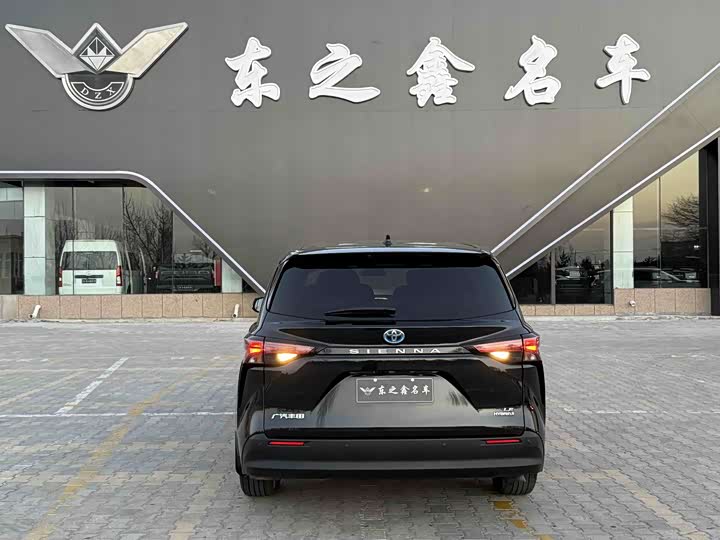 Фото 6 - Toyota Sienna