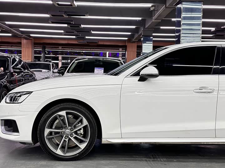 Фото 4 - Audi A4L