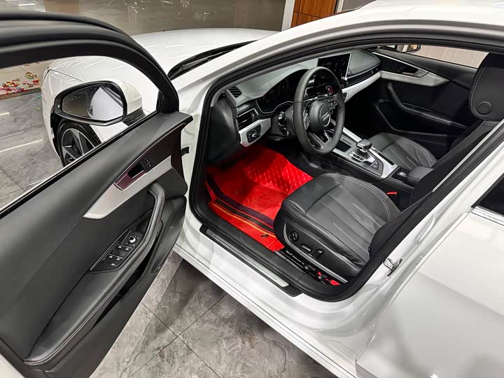 Фото 8 - Audi A4L