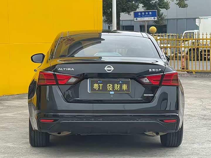 Фото 9 - Nissan Teana