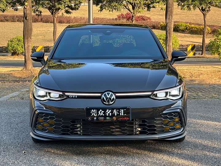 Фото 3 - Volkswagen Golf GTI