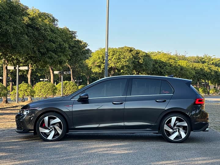 Фото 4 - Volkswagen Golf GTI