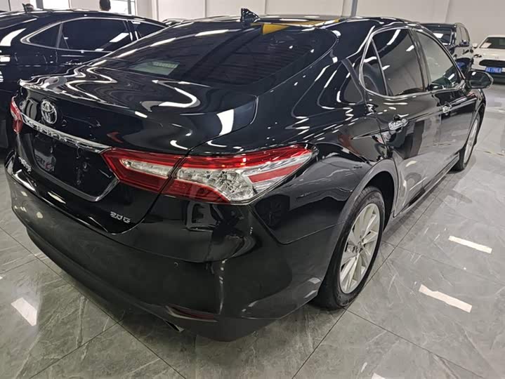 Фото 3 - Toyota Camry