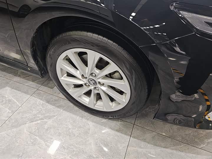 Фото 6 - Toyota Camry