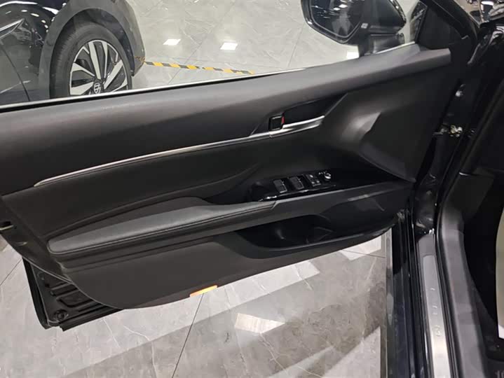 Фото 7 - Toyota Camry