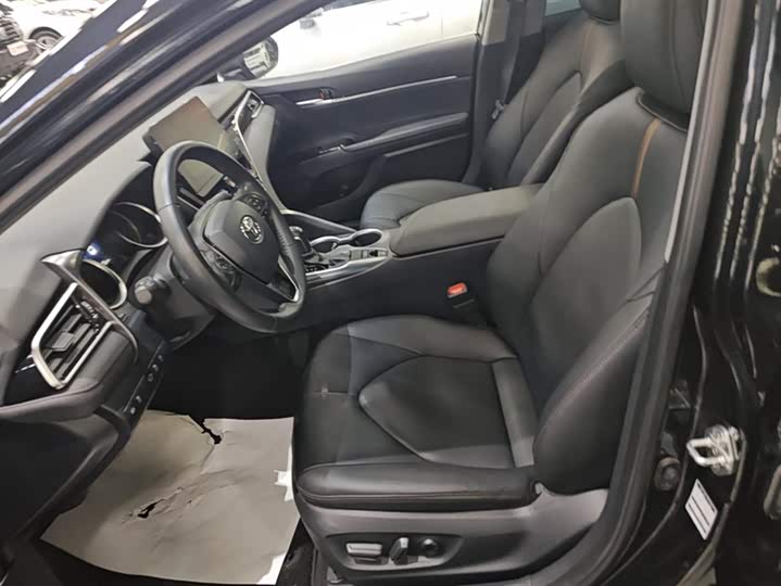 Фото 9 - Toyota Camry