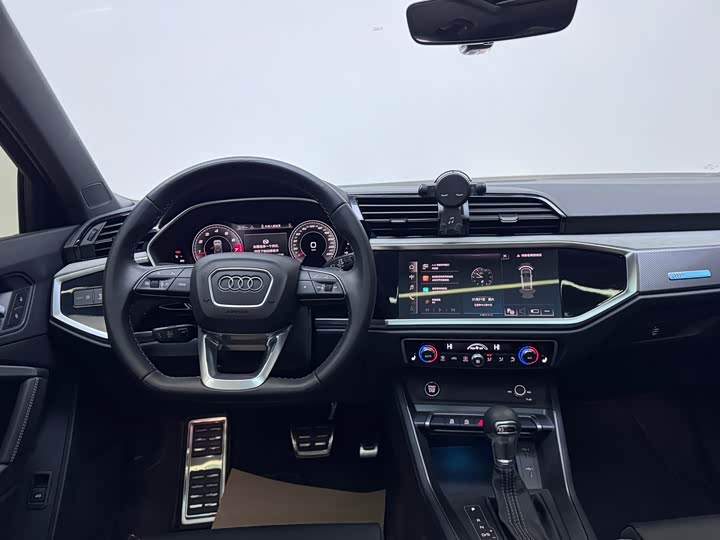 Фото 8 - Audi Q3