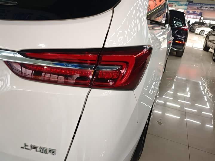 Фото 8 - Buick GL8 ES