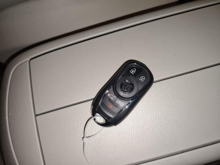 Фото 9 - Buick GL8 ES