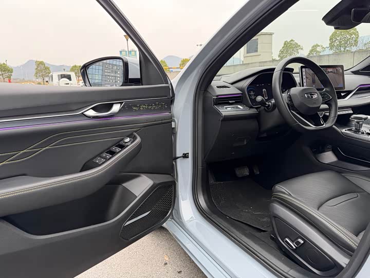 Фото 6 - Geely Preface