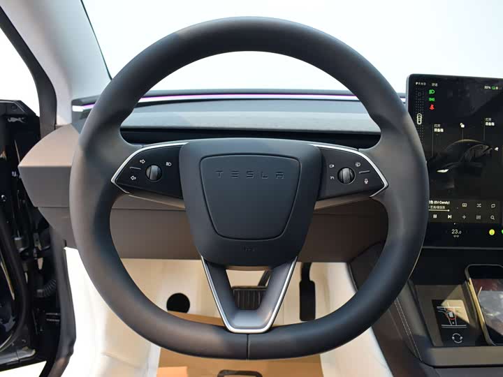 Фото 9 - Tesla Model 3