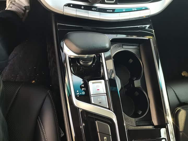 Фото 7 - Geely Emgrand GT