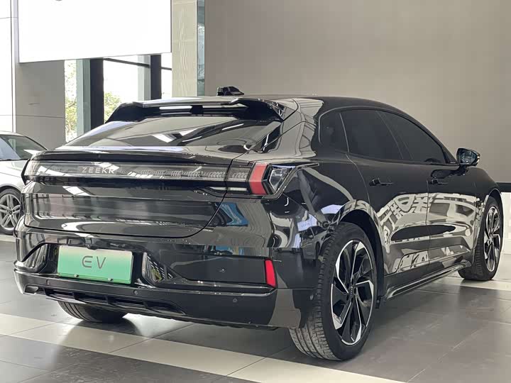 Фото 6 - Zeekr 001