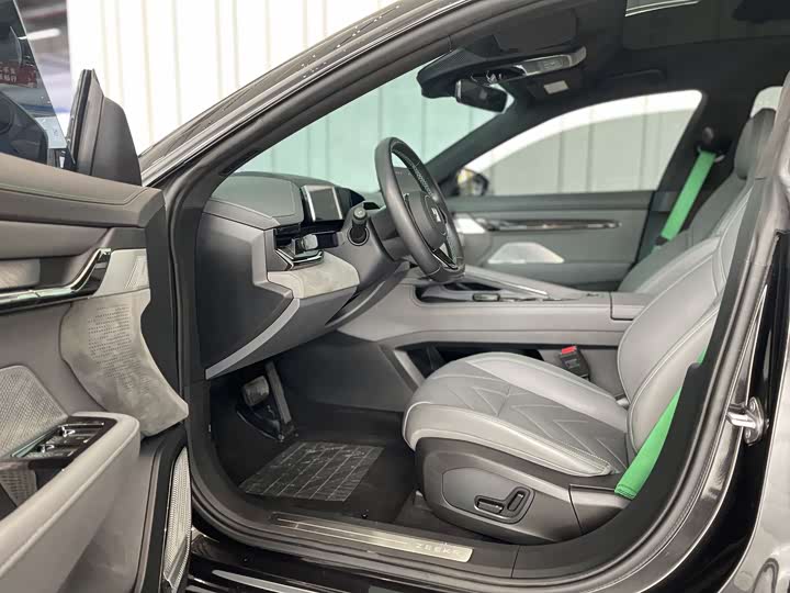 Фото 9 - Zeekr 001