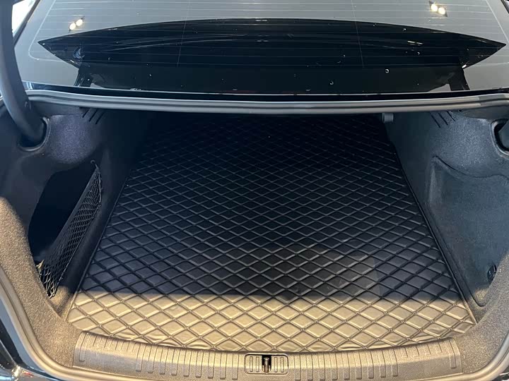 Фото 6 - Audi A6L