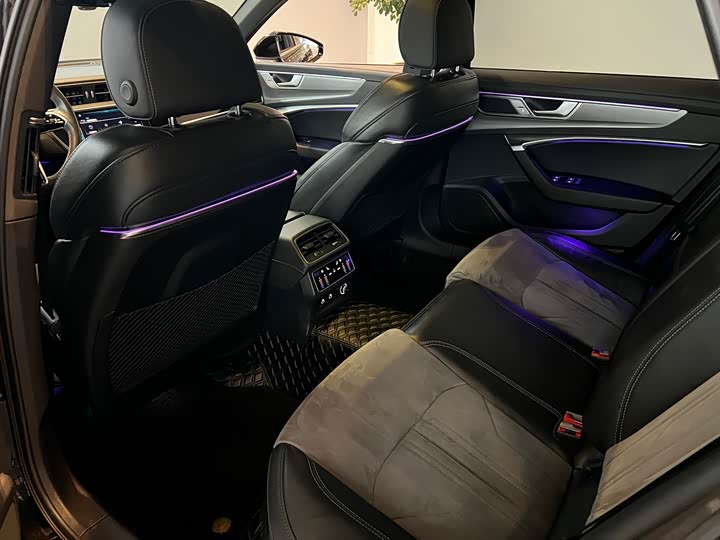 Фото 9 - Audi A6L