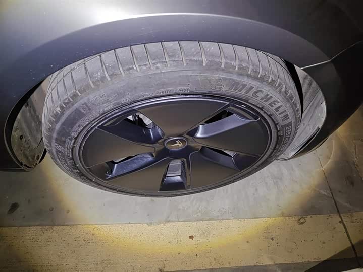 Фото 6 - Tesla Model 3