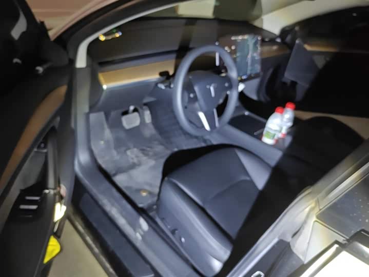 Фото 9 - Tesla Model 3