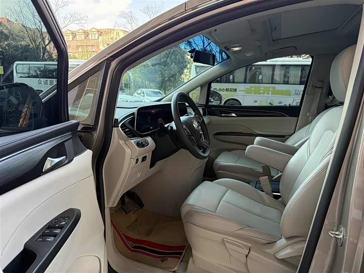 Фото 6 - Buick GL8 ES