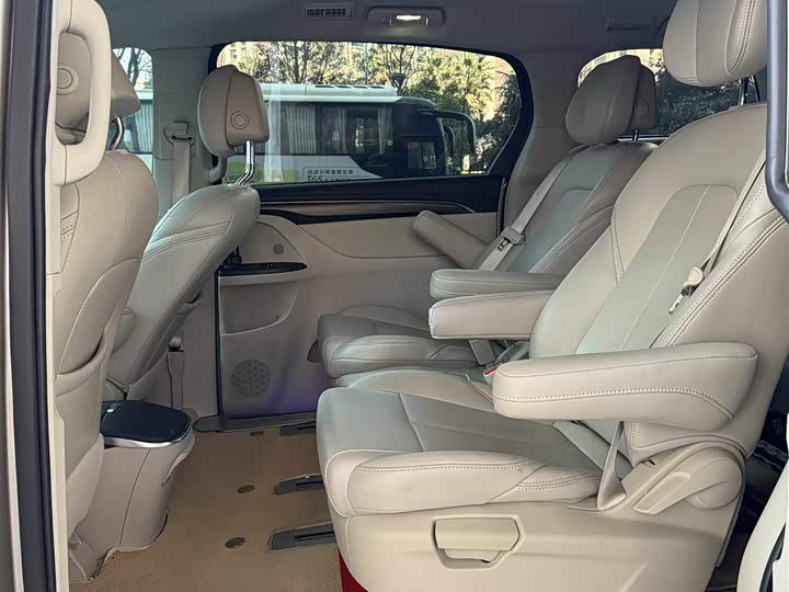 Фото 8 - Buick GL8 ES