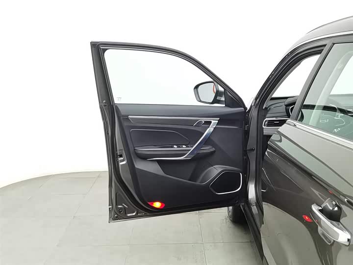 Фото 8 - Geely Atlas